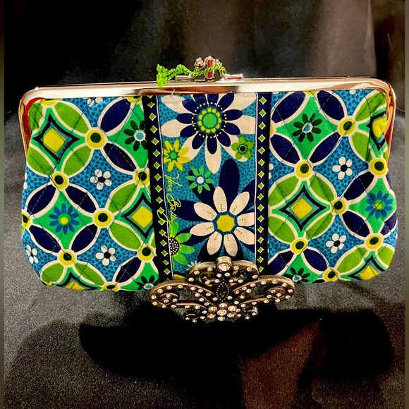 Vera Bradley Daisy Daisy Clutch Wallet - Picture 2 of 5